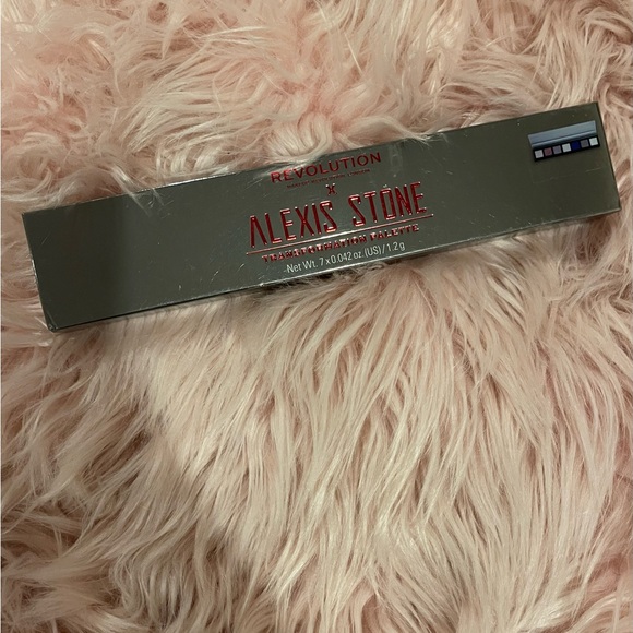 Makeup Revolution Alexis Stone The Transformation Eyeshadow Palette - Picture 2 of 5
